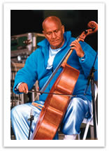 Sri Chinmoy tocando cello